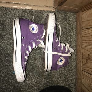 PURPLE size 6 converse
